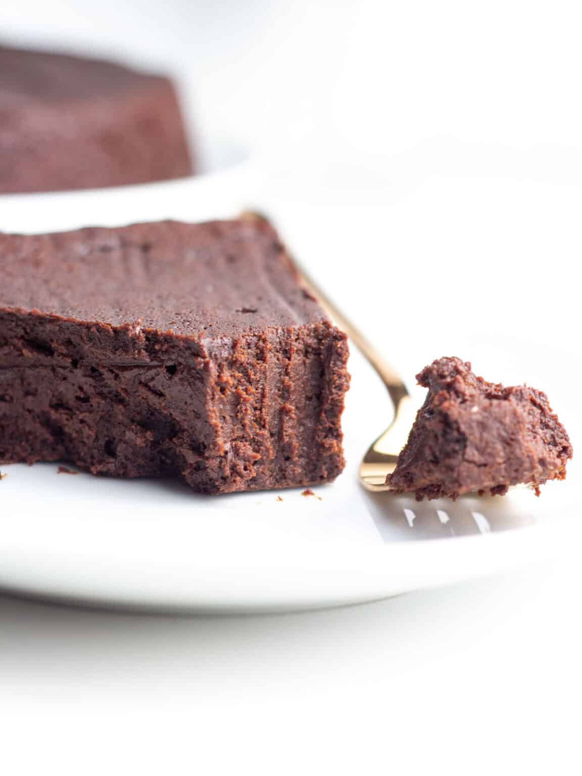 Quick and Easy Red Wine Flourless Chocolate Cake • Flour de Liz